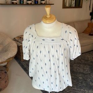 Universal Thread white and blue top XL